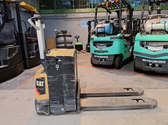 Pedestrian pallet truck Caterpillar NPP20N2E