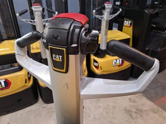 Pedestrian pallet truck Caterpillar NPP20N2E