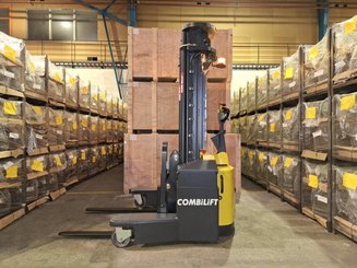 Multi-directional pallet stacker Combilift WR4