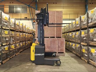 Multi-directional pallet stacker Combilift WR4