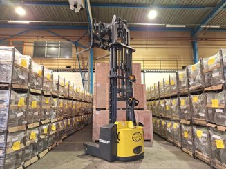 Multi-directional pallet stacker Combilift WR4