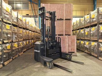 Multi-directional pallet stacker Combilift WR4