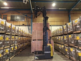Multi-directional pallet stacker Combilift WR4