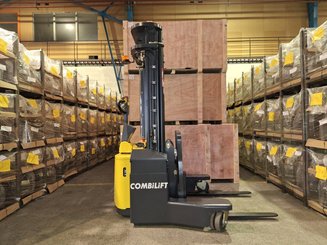 Multi-directional pallet stacker Combilift WR4