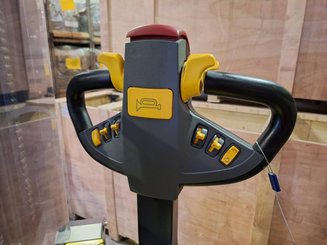 Multi-directional pallet stacker Combilift WR4