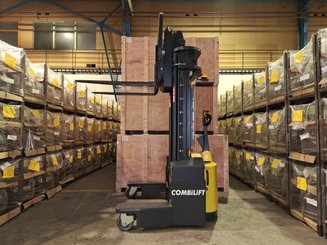 Multi-directional pallet stacker Combilift WR4