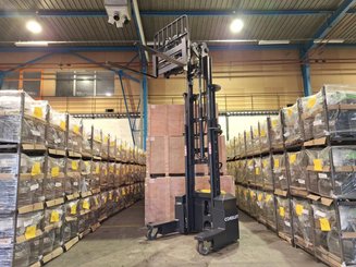 Multi-directional pallet stacker Combilift WR4