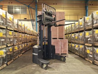 Multi-directional pallet stacker Combilift WR4
