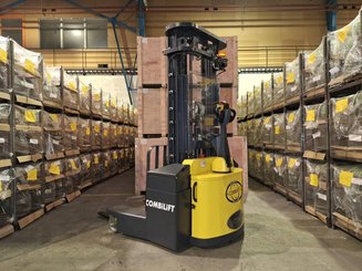 Multi-directional pallet stacker Combilift WR4