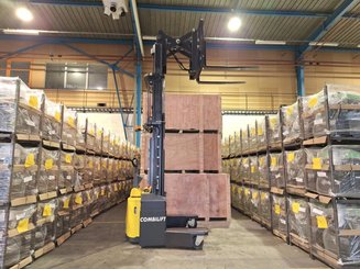 Multi-directional pallet stacker Combilift WR4