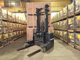 Multi-directional pallet stacker Combilift WR4