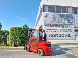 Four wheel front forklift Hangcha XF35D-2