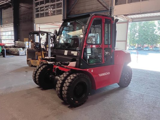 Four wheel front forklift Hangcha XF70D - 1