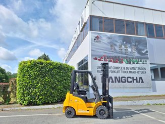 Four wheel front forklift Hangcha XE18i