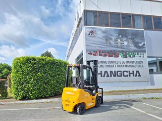 Four wheel front forklift Hangcha XE18i