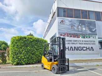 Four wheel front forklift Hangcha XE18i