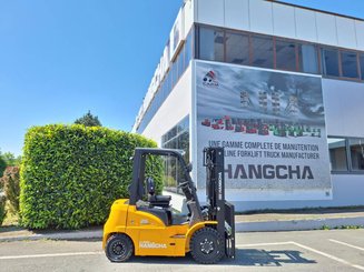 Four wheel front forklift Hangcha XE25i