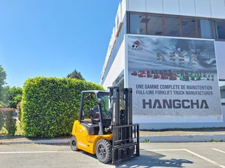 Four wheel front forklift Hangcha XE25i