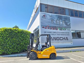 Four wheel front forklift Hangcha XE25i