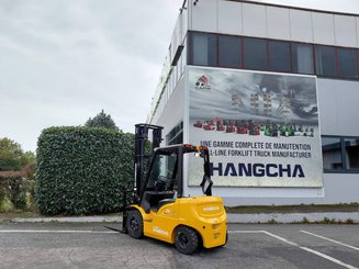 Four wheel front forklift Hangcha XE25i