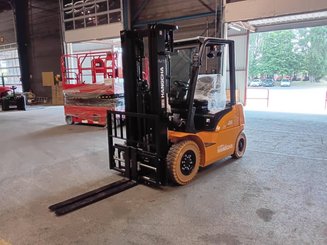 Four wheel front forklift Hangcha XE25i