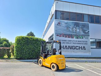 Four wheel front forklift Hangcha XE25i