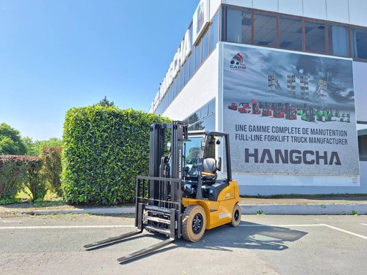 Four wheel front forklift Hangcha XE25i - 1