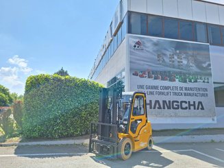 Four wheel front forklift Hangcha XE25i - 1