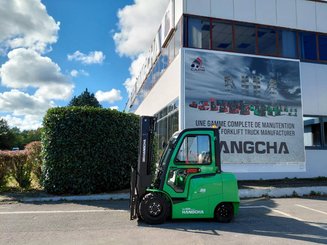 Four wheel front forklift Hangcha AE35-I - 2