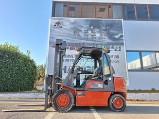 Four wheel front forklift Nissan FGDO2A30Q - 2
