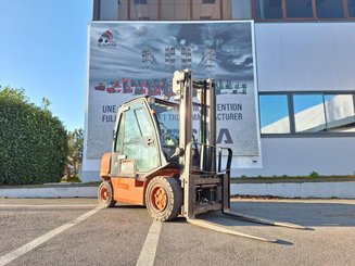 Four wheel front forklift Nissan FGDO2A30Q - 1