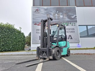Four wheel front forklift Yale GLP35VX