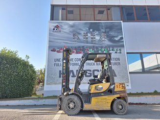 Four wheel front forklift Yale GDP25VX