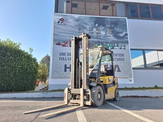 Four wheel front forklift Yale GDP25VX