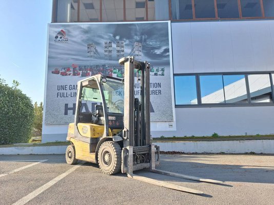 Four wheel front forklift Yale GDP25VX - 1