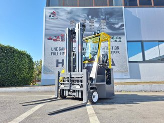 Four-way forklift Combilift C2500CB