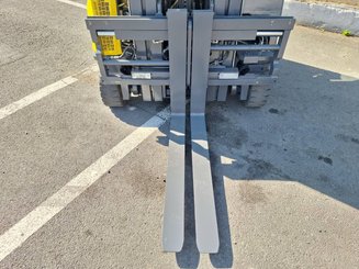 Four-way forklift Combilift C2500CB