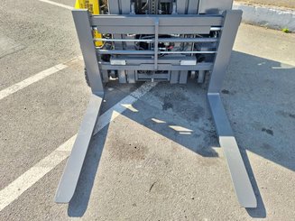 Four-way forklift Combilift C2500CB