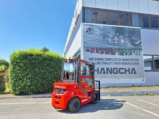Four wheel front forklift Hangcha XF30D-2 (CPCD30-X2H7F1)
