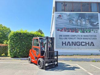 Four wheel front forklift Hangcha XF30D-2 (CPCD30-X2H7F1)