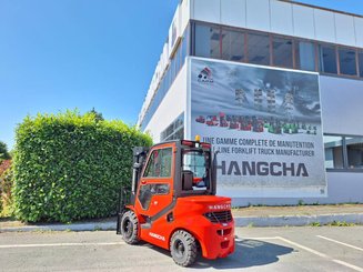 Four wheel front forklift Hangcha XF30D-2 (CPCD30-X2H7F1)