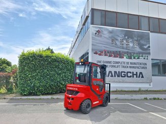 Four wheel front forklift Hangcha XF30D-2 (CPCD30-X2H7F1)
