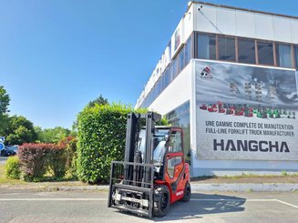 Four wheel front forklift Hangcha XF35D-2 (CPCD35-X2H7F1)