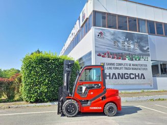 Four wheel front forklift Hangcha XF35D-2 (CPCD35-X2H7F1)