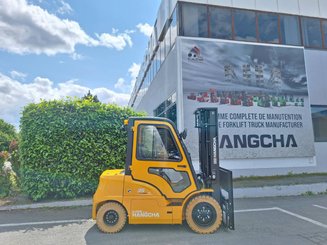 Four wheel front forklift Hangcha XE35i (CPD35-XEY2HA-SI)