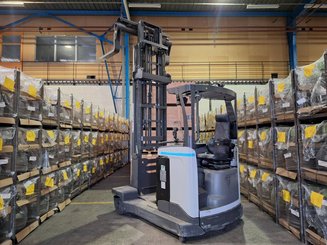 Multi-directional retractable mast reach truck UniCarriers 250DTFVRE635UFW