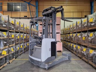 Multi-directional retractable mast reach truck UniCarriers 250DTFVRE635UFW