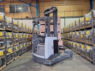 Multi-directional retractable mast reach truck UniCarriers 250DTFVRE635UFW