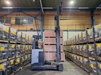 Multi-directional retractable mast reach truck UniCarriers 250DTFVRE635UFW
