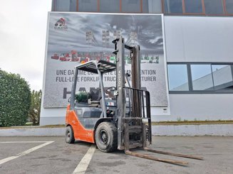 Four wheel front forklift Toyota 028 FGF 15 - 1